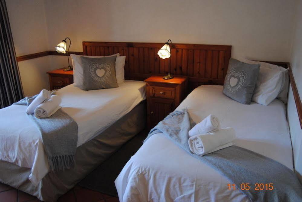 Oakwood Lodge Bloemfontein Eksteriør bilde A room at the hotel