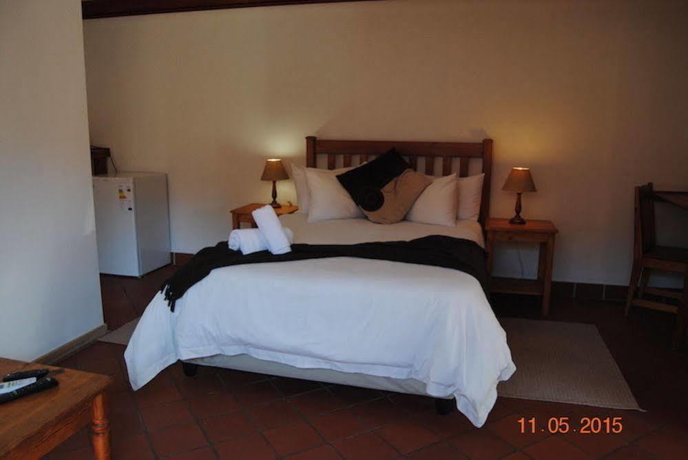 Oakwood Lodge Bloemfontein Eksteriør bilde A bedroom at the lodge